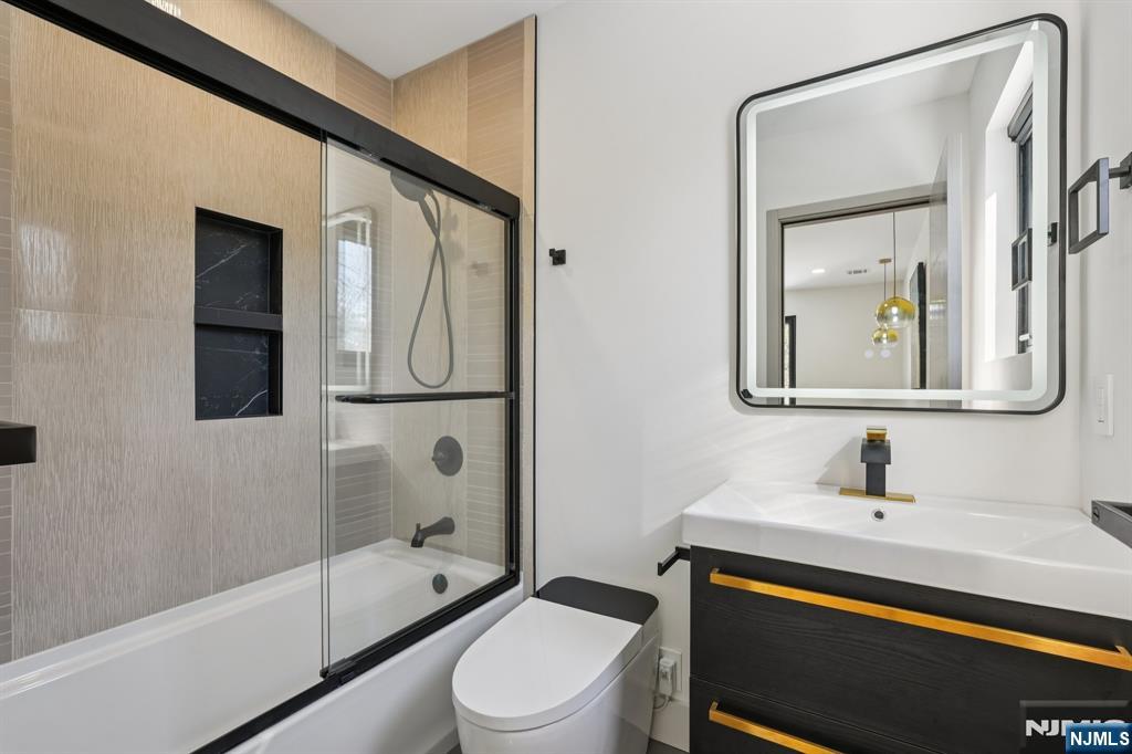 property viewer photo 16
