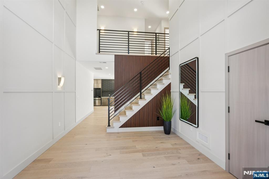 property viewer photo 2