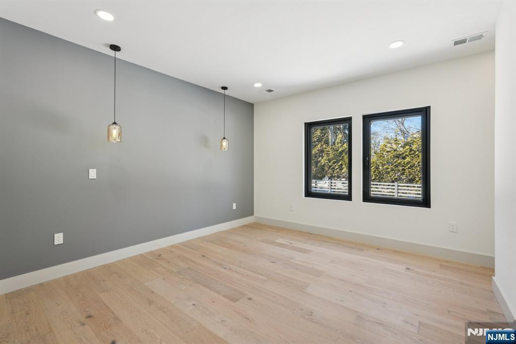 property viewer photo 20