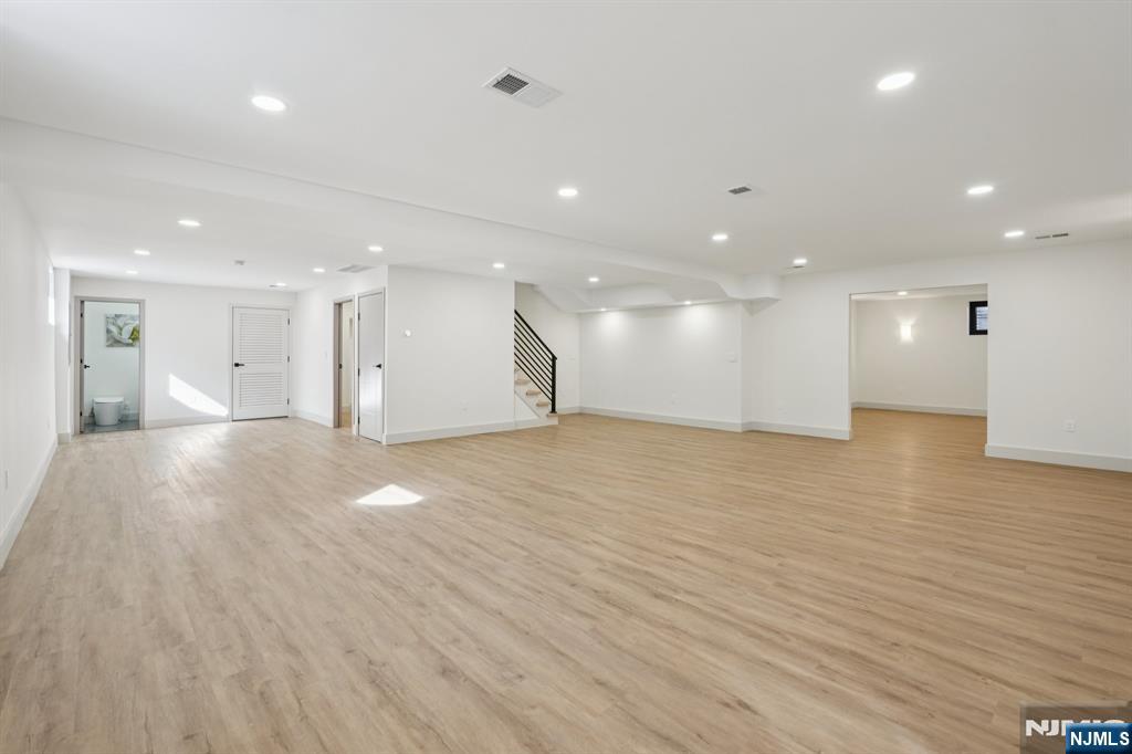property viewer photo 23