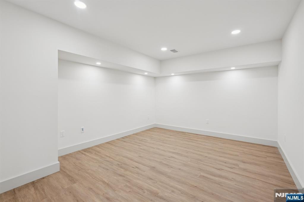 property viewer photo 24