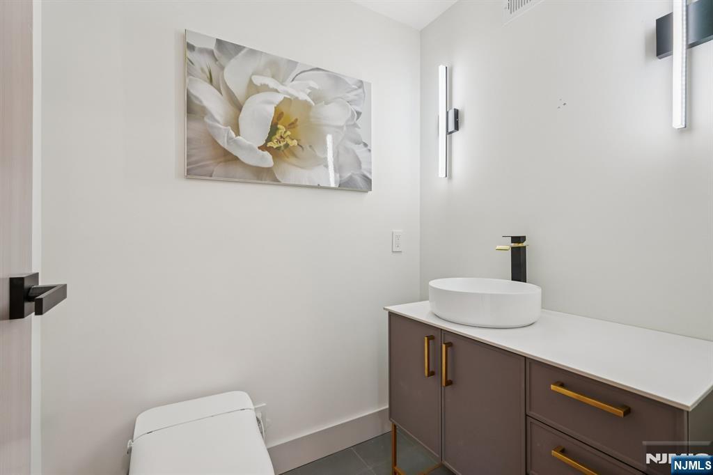 property viewer photo 25