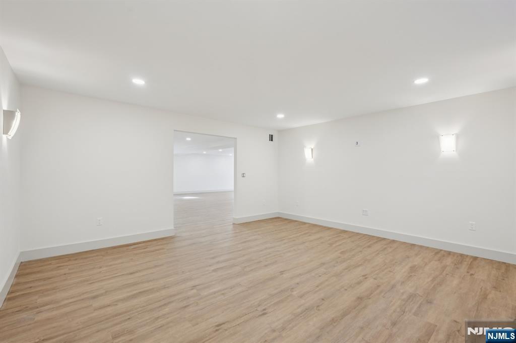 property viewer photo 26