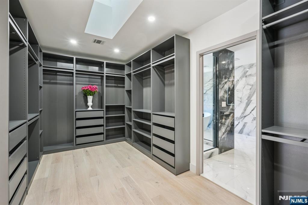property viewer photo 30