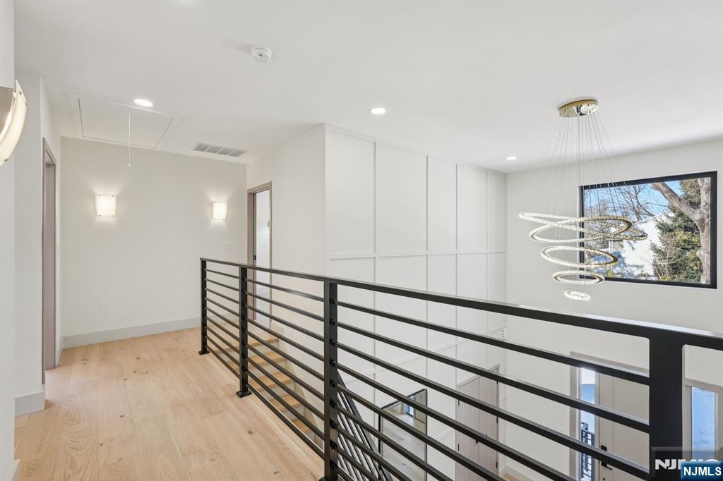 property viewer photo 36