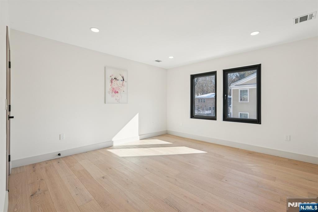 property viewer photo 38