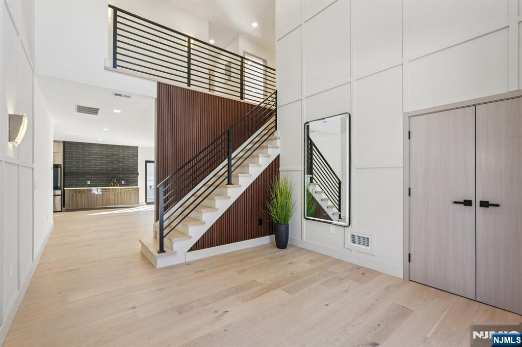 property viewer photo 4