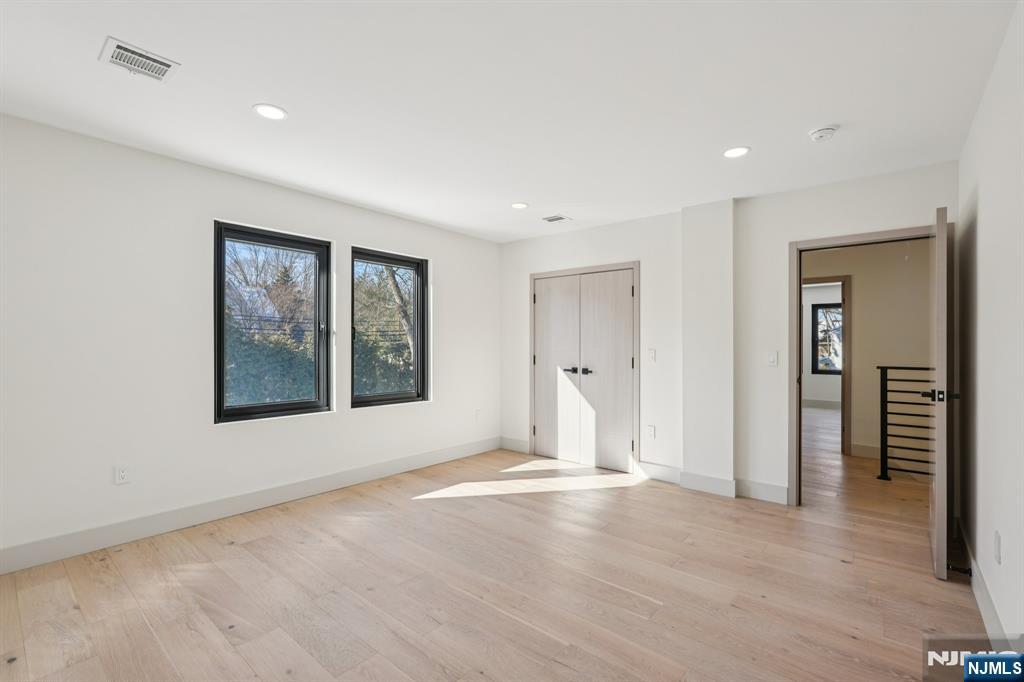 property viewer photo 41
