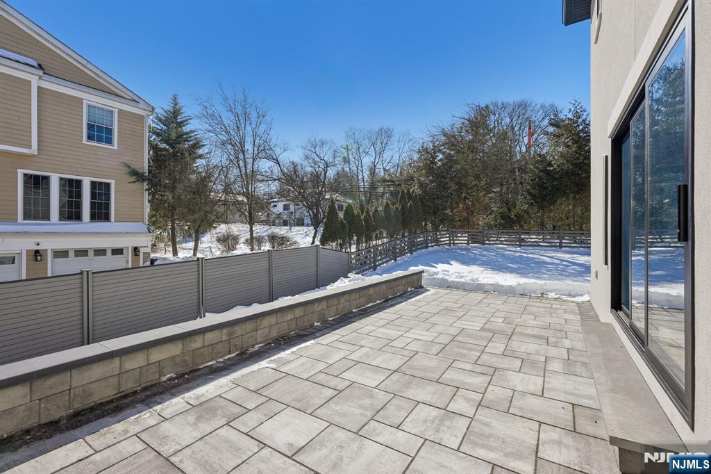 property viewer photo 45