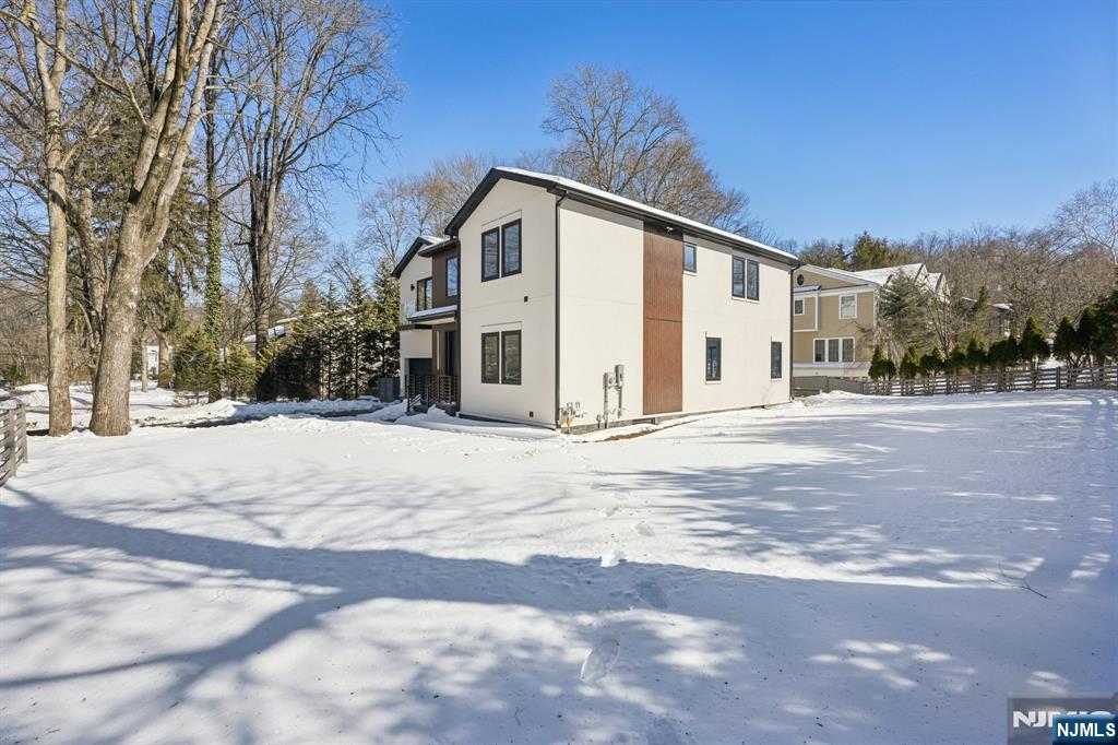 property viewer photo 47