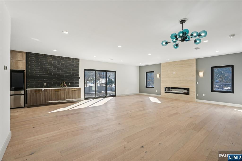 property viewer photo 5