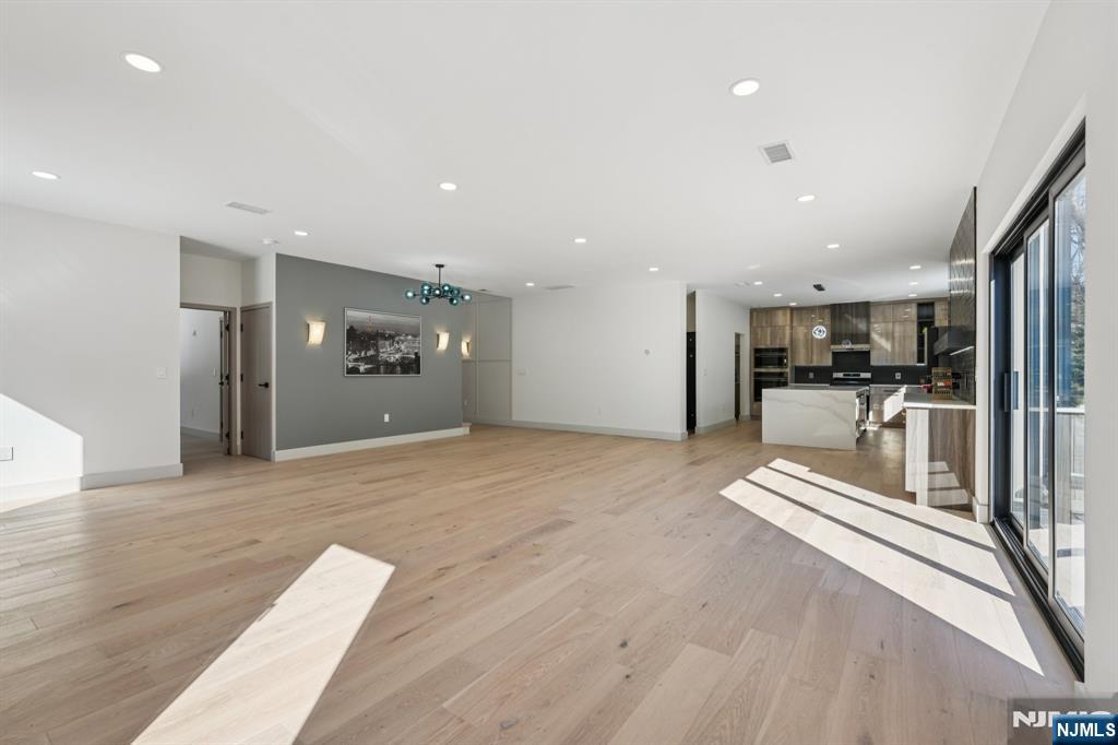 property viewer photo 7