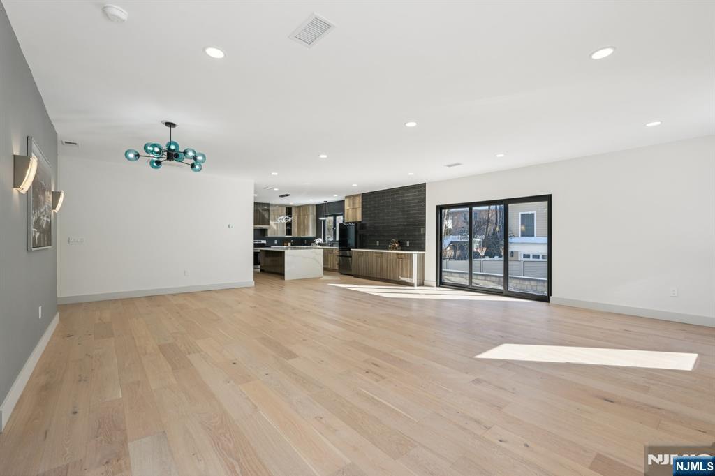 property viewer photo 8