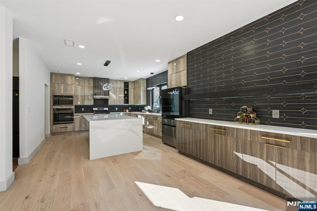 property viewer photo 9