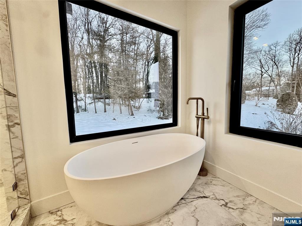 property viewer photo 12