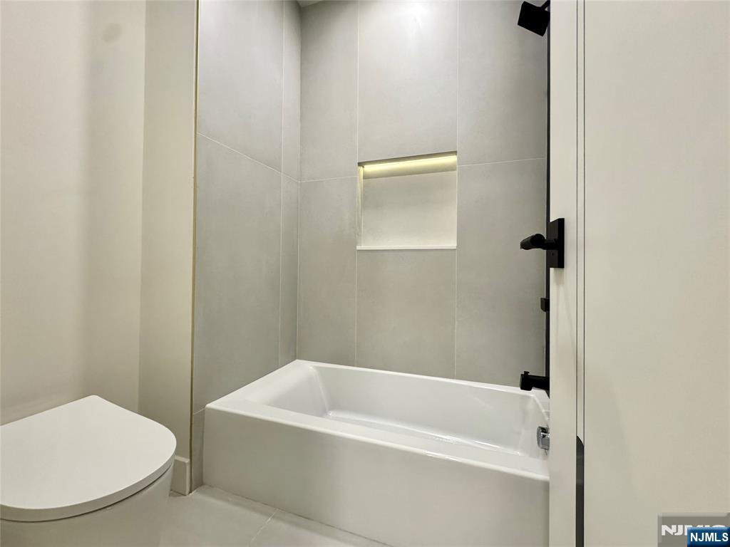 property viewer photo 17