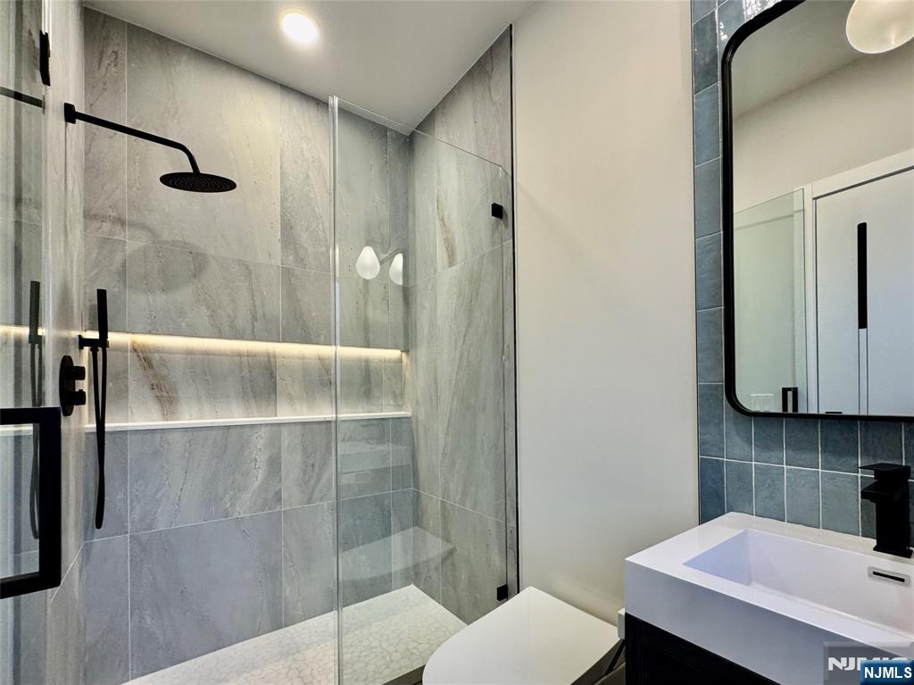 property viewer photo 19