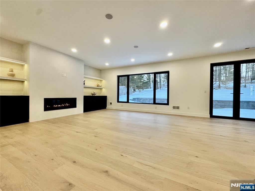 property viewer photo 2