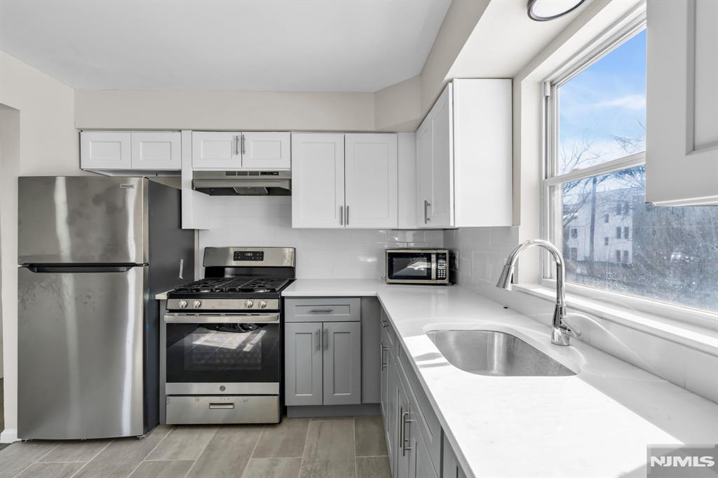 property viewer photo 1