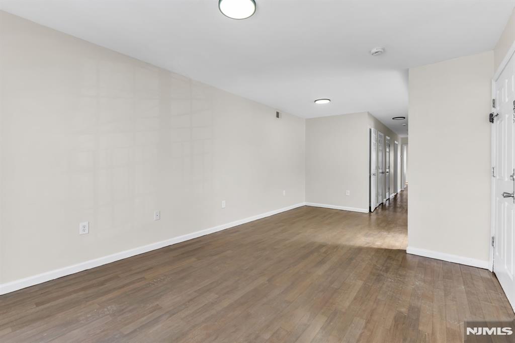 property viewer photo 10
