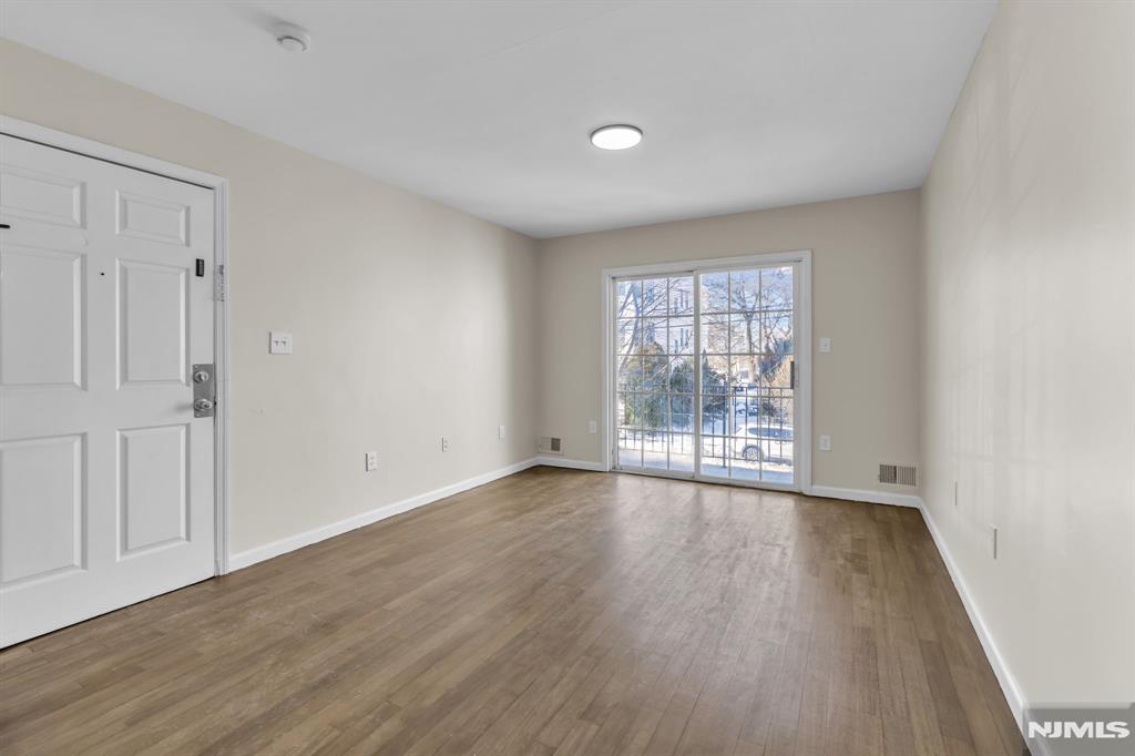 property viewer photo 13