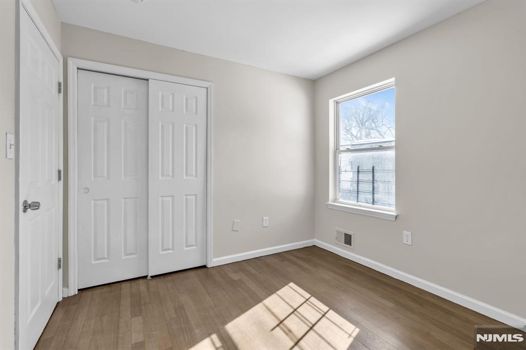 property viewer photo 14