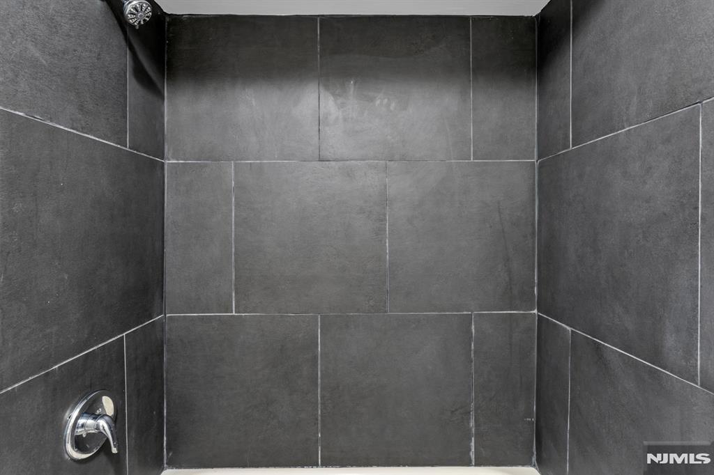 property viewer photo 16