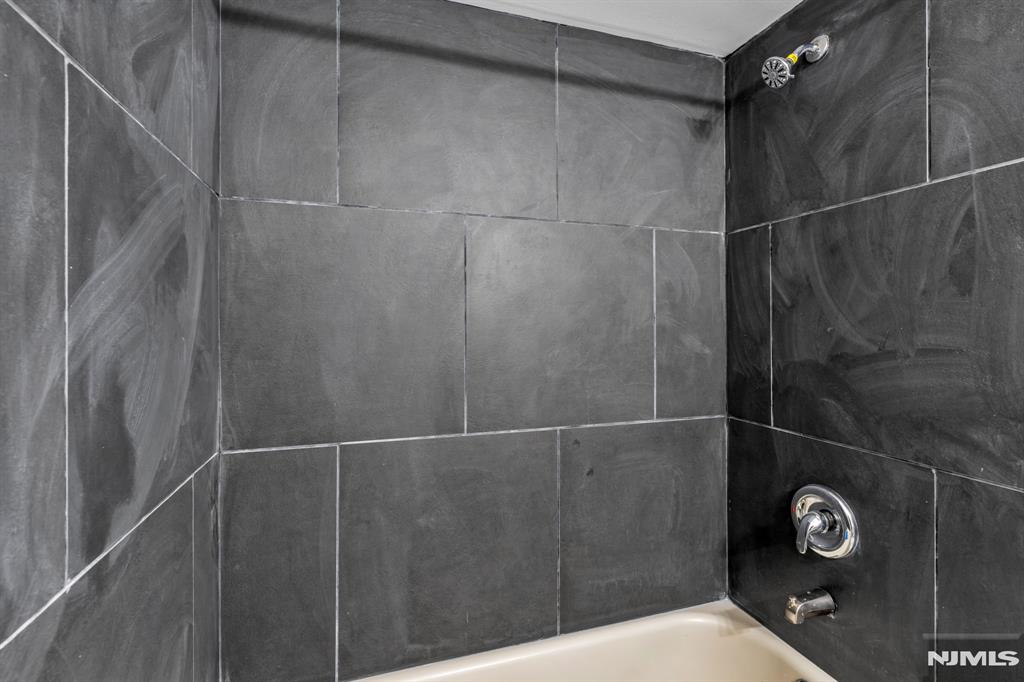 property viewer photo 18