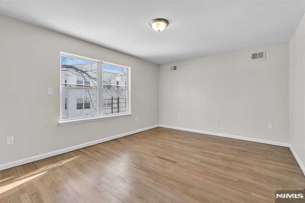 property viewer photo 19