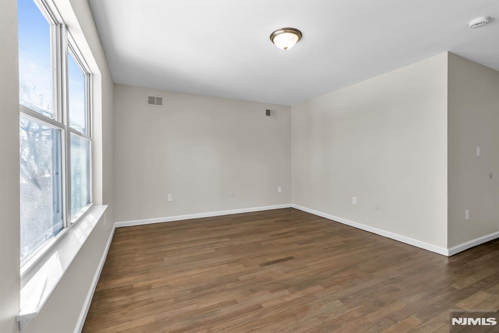 property viewer photo 20