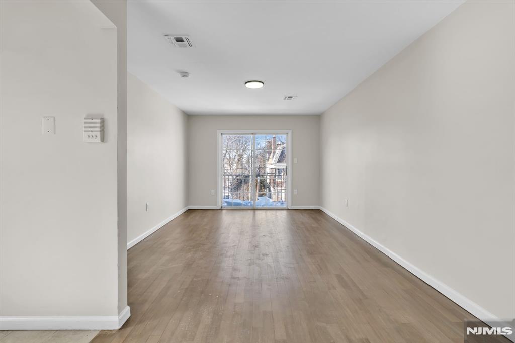 property viewer photo 26