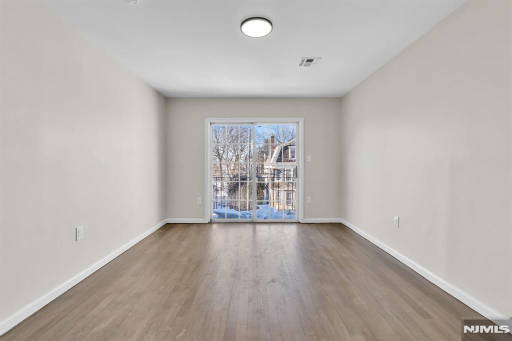 property viewer photo 28