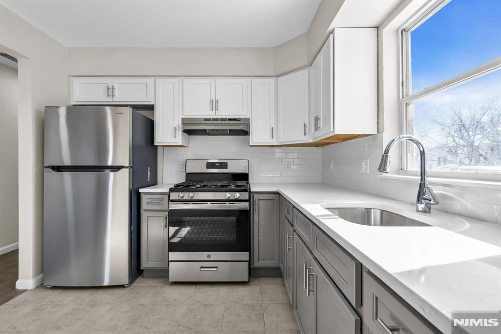 property viewer photo 3