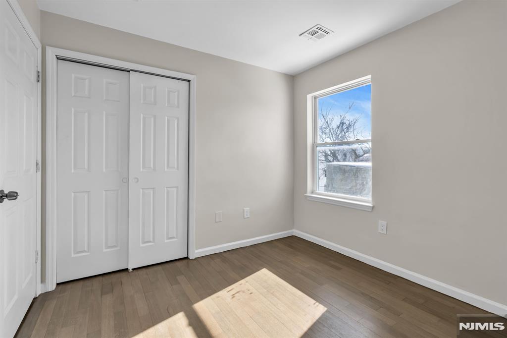 property viewer photo 31