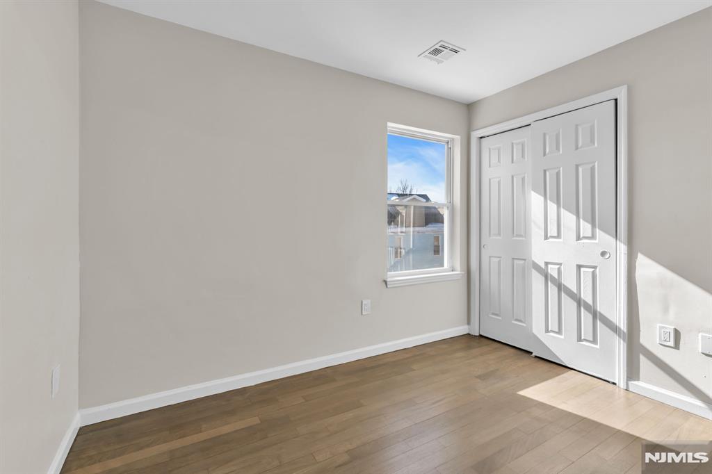 property viewer photo 33