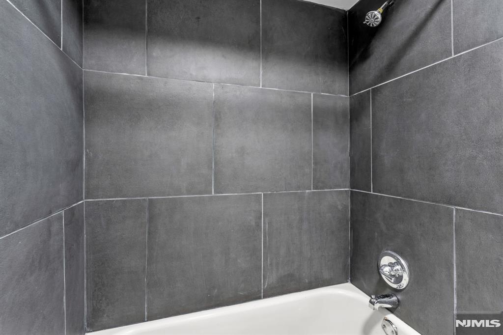 property viewer photo 35