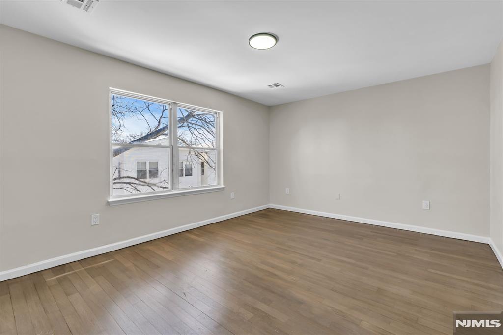 property viewer photo 36