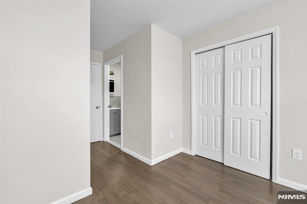 property viewer photo 41