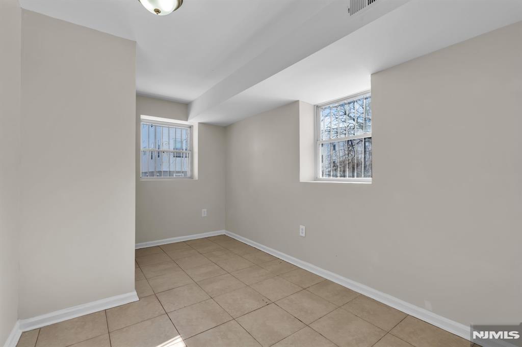 property viewer photo 48