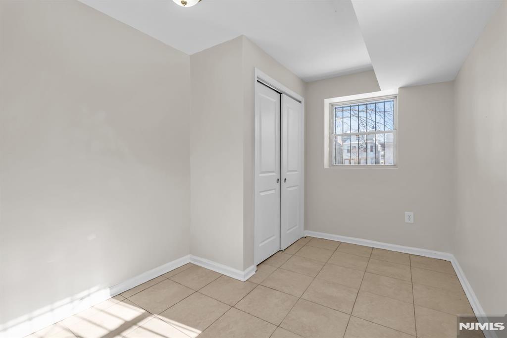 property viewer photo 49