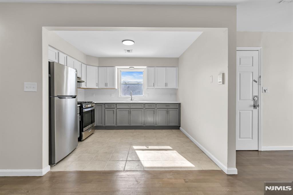 property viewer photo 6