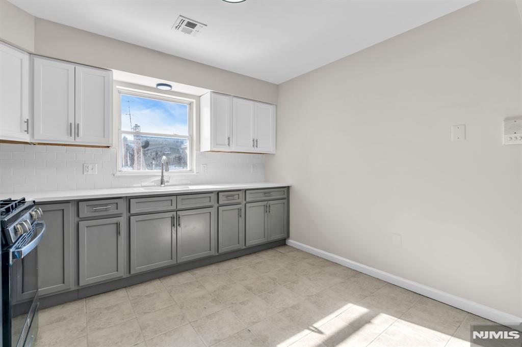 property viewer photo 7