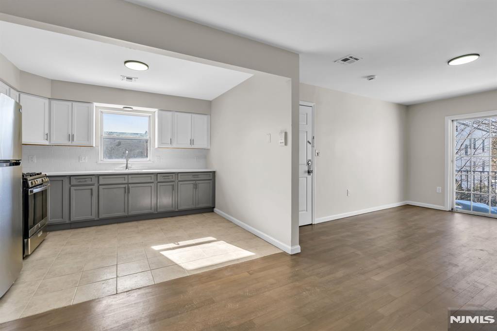 property viewer photo 8