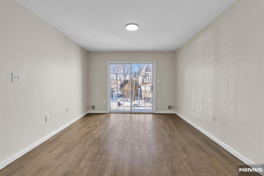 property viewer photo 9