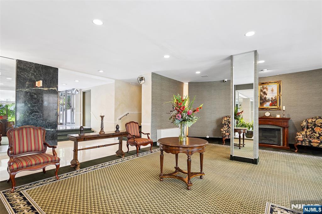 property viewer photo 2