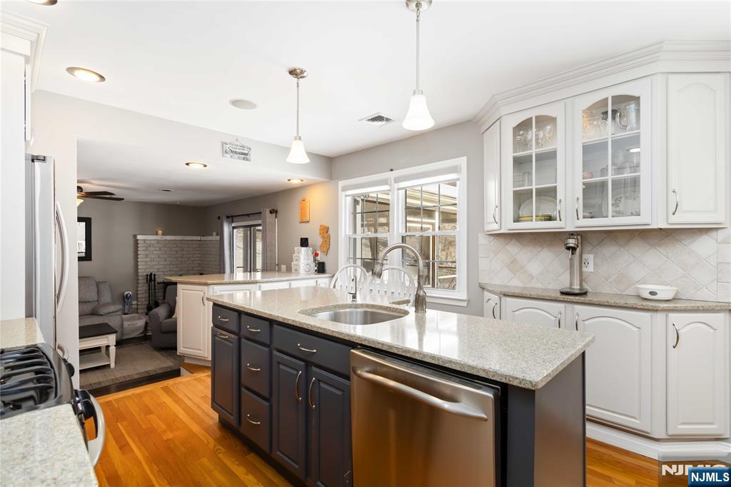 property viewer photo 16