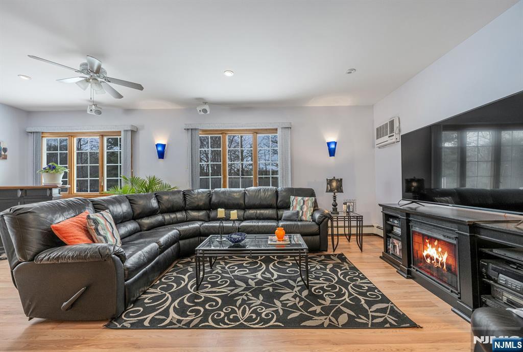 property viewer photo 24