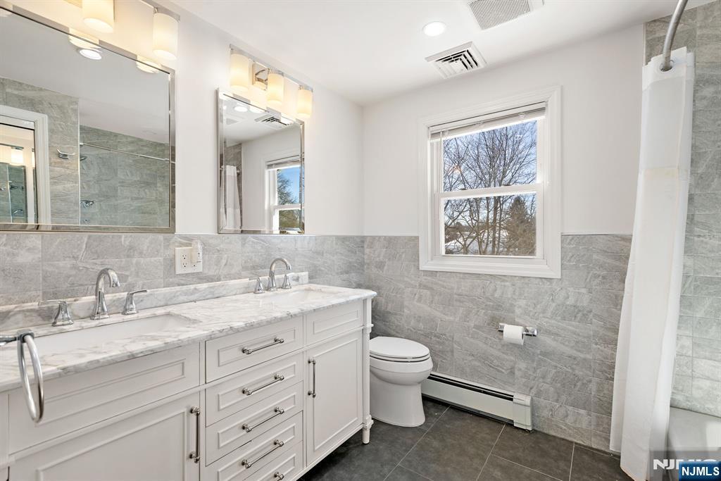 property viewer photo 7