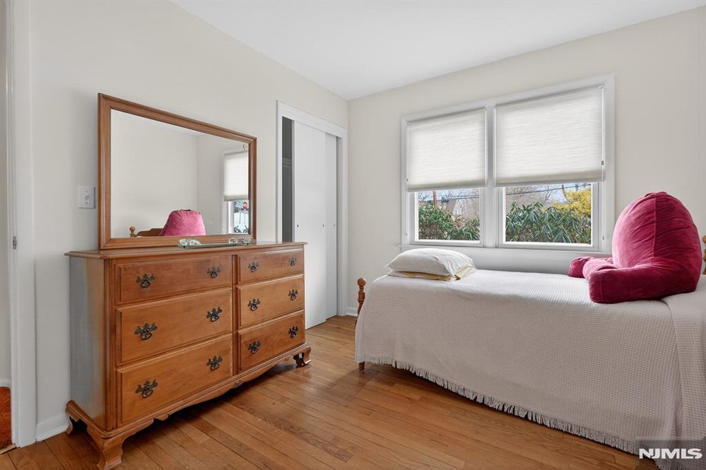 property viewer photo 18