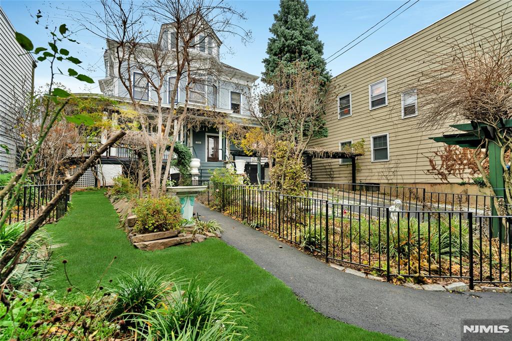 property viewer photo 1